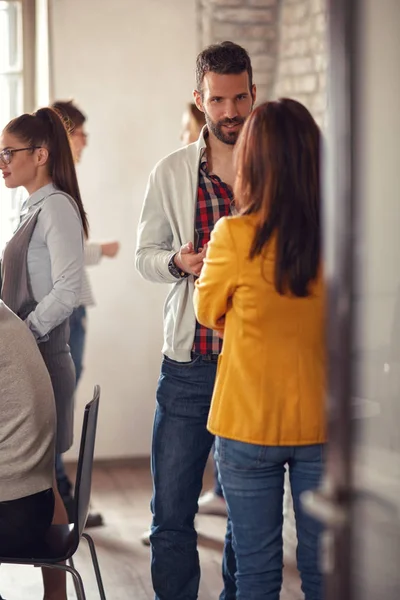 Equipo Inicio Que Relaja Del Trabajo Durante Descanso Café Oficina — Foto de Stock