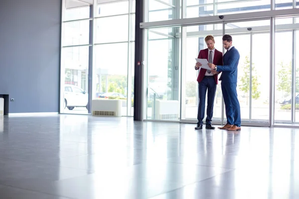 Young Businessmen Studying Papers Hall — Stock Photo, Image