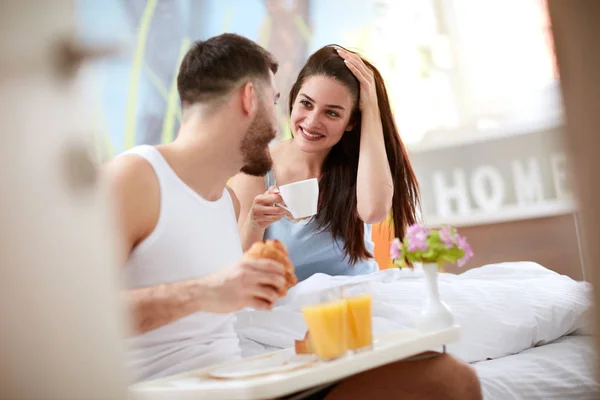 Young Cheerful Couple Love Having Breakfast Bedroom — Stock Photo, Image