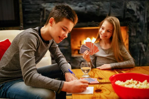 Happy Kids Playing Card Game Home — Stock Photo, Image