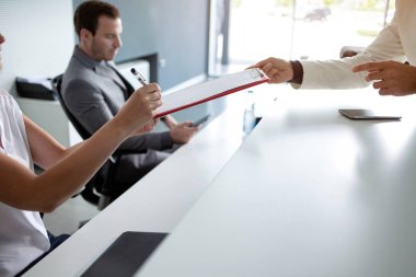 tutarak ve yazma Pano kapatın