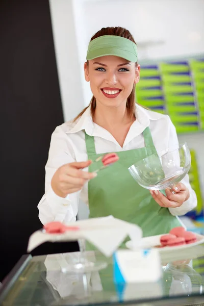 Smiling Quite Female Worker Pastry Shop Taking Macarons — Stock Photo, Image