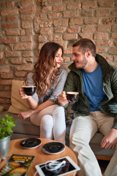 Attractive Couple Talking Drinking Aromatic Coffee Cafeteria — Stock Photo, Image