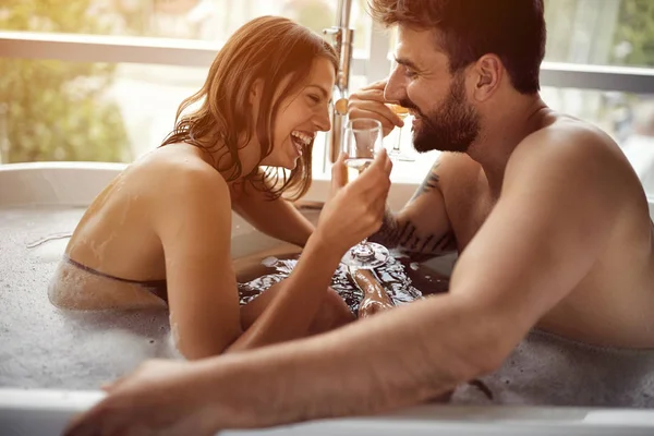Romantic Young Man Woman Enjoying Relaxing Bathtub Drinking Champagne — Stock Photo, Image
