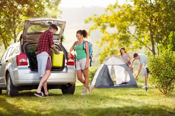 Couple unpacking things for camping trip — Stock Photo, Image