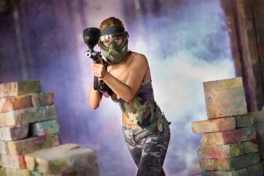 Çekici kadın pantballer