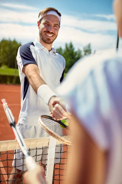 Man shaking hands with partner before match — Stock Photo, Image