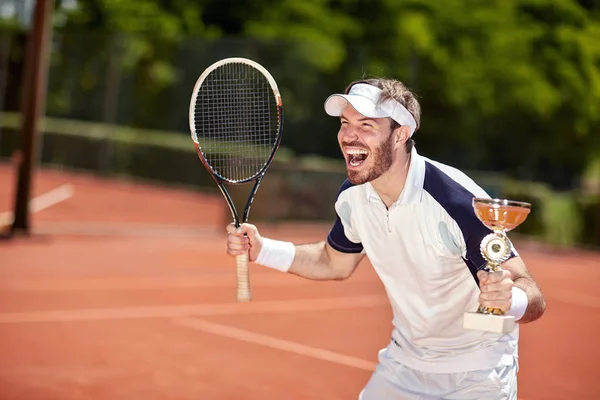 Delizia il vincitore nella partita di tennis — Foto Stock