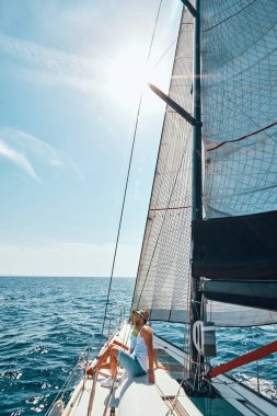 yaz aylarında yolcu gemisinde sarılma çift