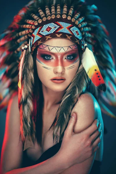 Young Indian American female with headdress — Stock Photo, Image