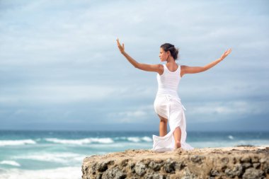 kadın yapıyor ve meditasyon yoga