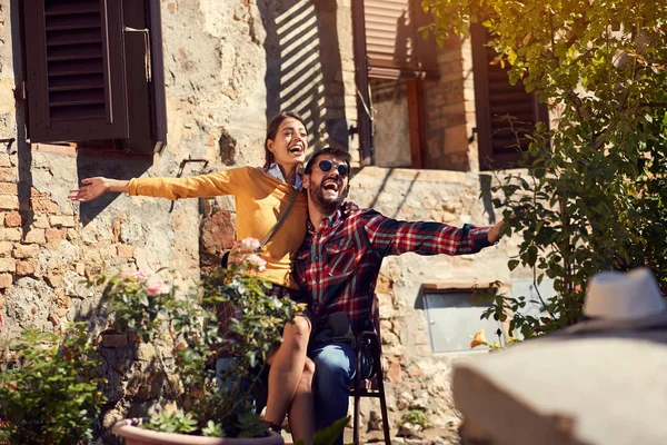 Young couple enjoying vacation time — Stock Photo, Image