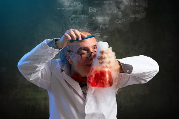 Der letzte Schliff in der Chemie — Stockfoto