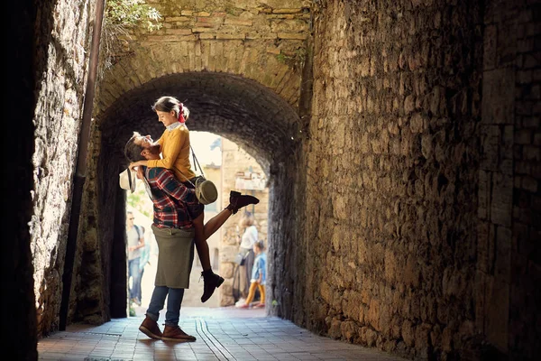 Aşk çift birlikte İtalya'ya seyahat — Stok fotoğraf