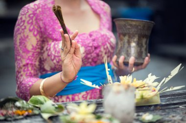 Tanrı için sunan ritüel