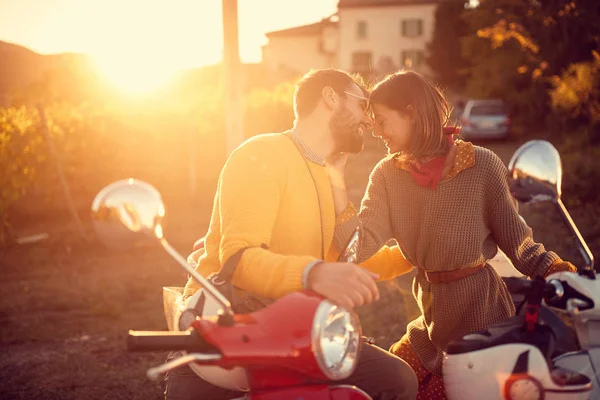 Loving couple on scooter enjoying in romantic road trip on vacation — Stock Photo, Image