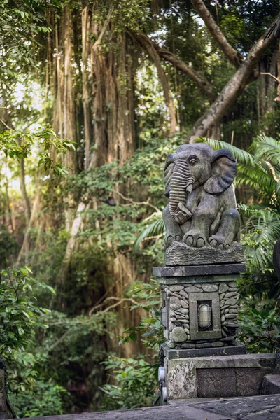 Statue dans la forêt sacrée de singe, Ubud , — Photo