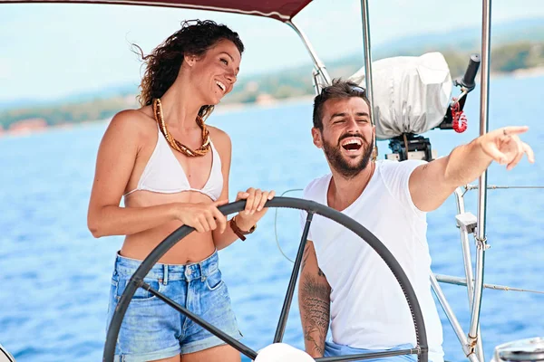 Couple on vacation having fun on a yacht — Stock Photo, Image