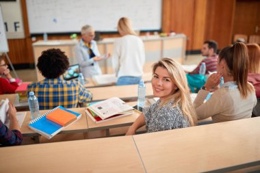 Gençler Koleji'nde Eğitim