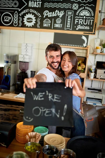 biz açığız - çift kendi mağaza açma