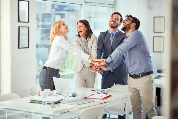 Compañeros de trabajo exitosos completaron reunión de negocios — Foto de Stock
