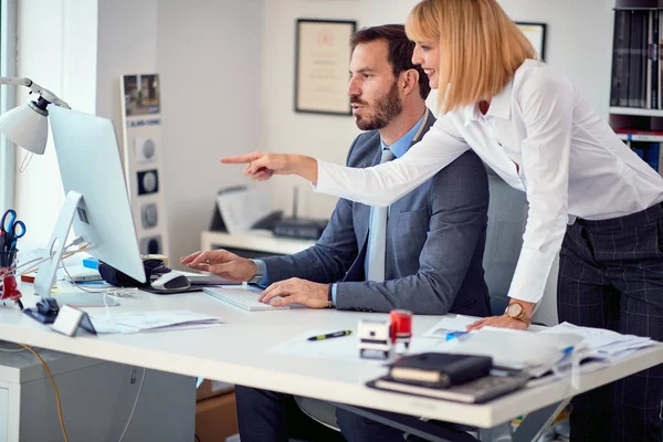 Geschäftstreffen der Partner im Büro — Stockfoto