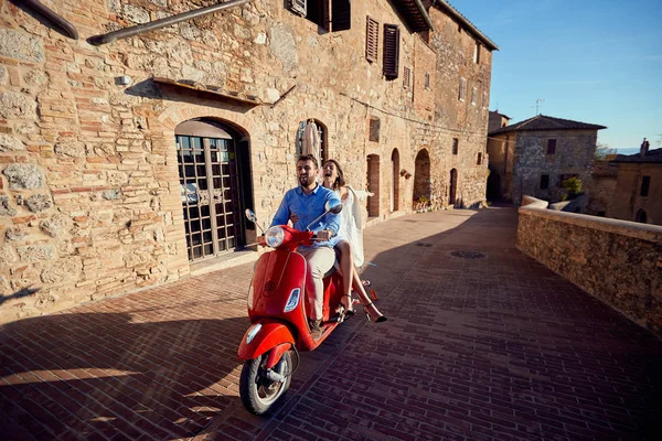 sadece scooter sürme aşk çift evli