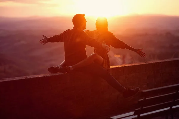 Lovers. romantic at sunset. Couple enjoying together — Stock Photo, Image