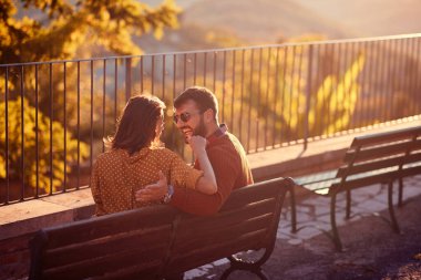 Açık eğleniyor aşık Çift