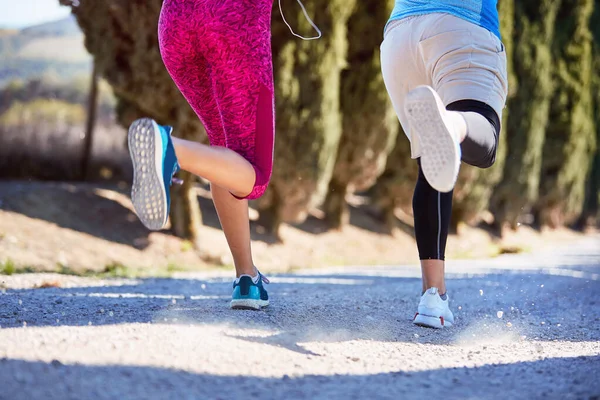 Hardlopen sport fitness.friends joggen samen buiten — Stockfoto