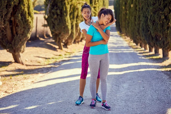 Sportverletzung. Frau beim Joggen verletzt. — Stockfoto