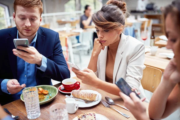 Affärs Cowokers Upptagen Pausen Kontoret — Stockfoto