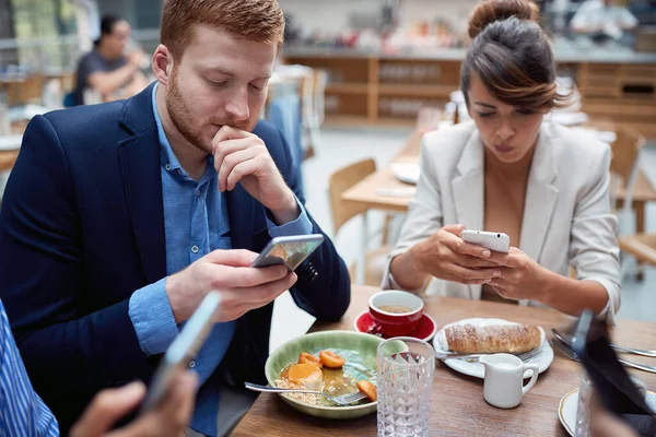 Male Female Cowokers Busy While Break Office — Stock Photo, Image