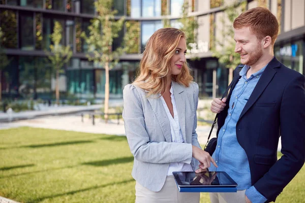 Businesswoman Showing Content Tablet Male Colleague Front Business Building — Stock Photo, Image