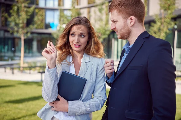 Young Caucasian Businesswoman Showing Explaining Male Colleague Front Business Building — Stock Photo, Image