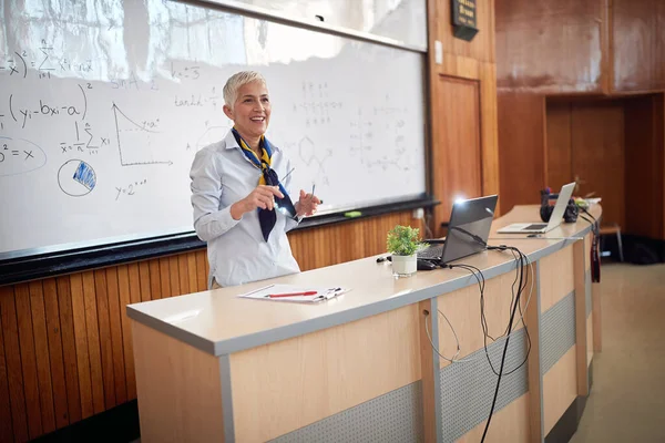 Female Elderly Professor Giving Lecture Cathedra — Stock Photo, Image