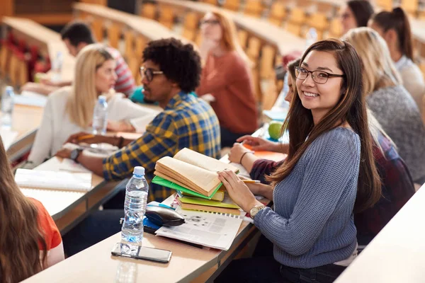 Happy Students Smiling Lecture Amphitheater — Stock Photo, Image