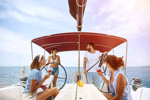 Happy People Drinking Yacht Smiling Friends Vacation Luxury Travel — Stock Photo, Image