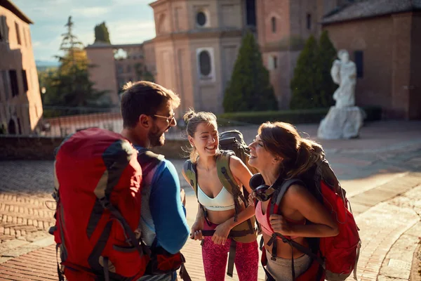 Groep Toeristen Met Rugzakken Italië Toscana — Stockfoto