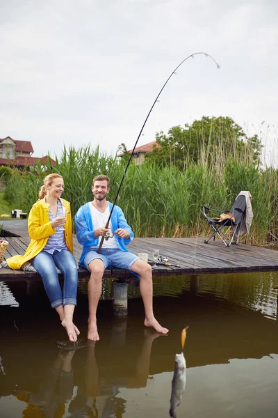 Young Man Woman Enjoying Fishing Together Fishing Lake — Stock Photo, Image