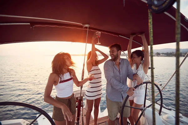 Friends Partying Yacht Sunset — Stock Photo, Image