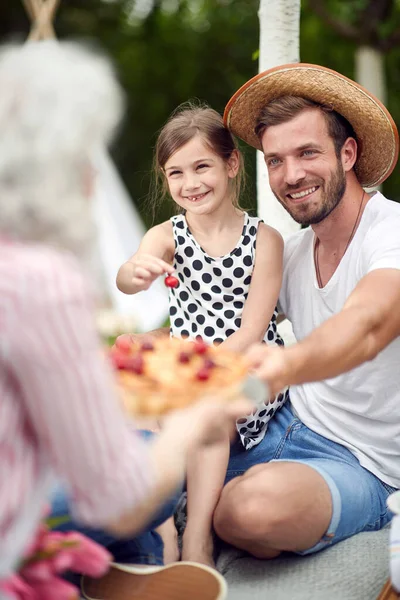 Grandmother Made Cake Family — Stock Photo, Image