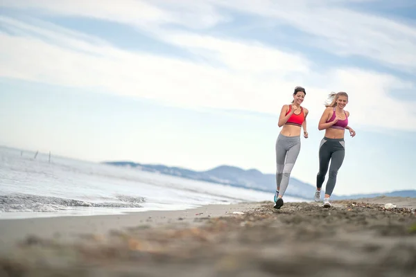 Para Ser Joven Ejercicio Mujer Activa Saludable Corriendo Playa —  Fotos de Stock