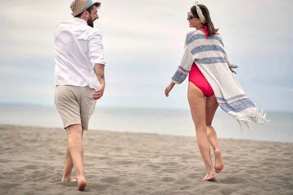 Hermosos Momentos Contigo Pareja Feliz Disfrutando Vacaciones Mar Juntos — Foto de Stock