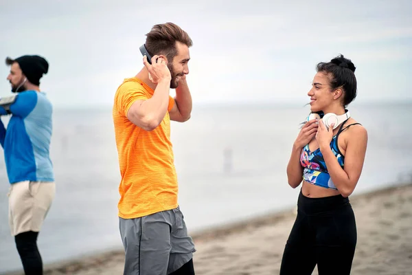 Groupe Personnes Faisant Exercice Ensemble Sur Plage Concept Mode Vie — Photo