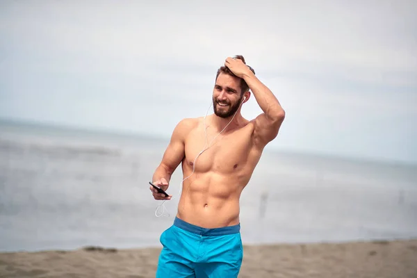 Homem Handosme Atraente Posando Praia Conceito Cara Quente — Fotografia de Stock