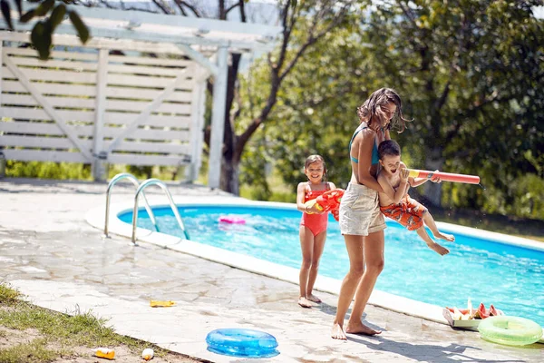 Mom Happy Childrenhave Fun Pool Family Having Fun Relaxing Outdoor — Stock Photo, Image