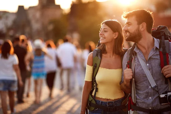 Älskar Att Resa Tillsammans Lyckligt Par Förälskelse Reser Kul Europasemester — Stockfoto