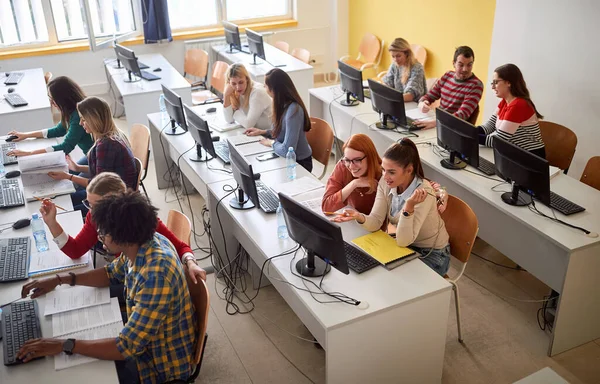 Jongeren Leren Samen Bovenaanzicht — Stockfoto