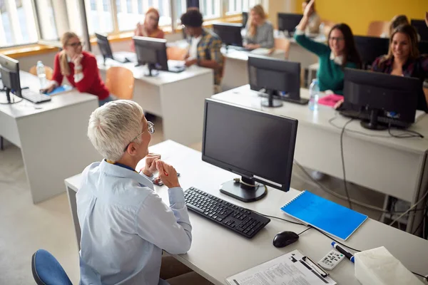 Hoogleraar Werkplek Het Onderwijs Aan Leerlingen — Stockfoto